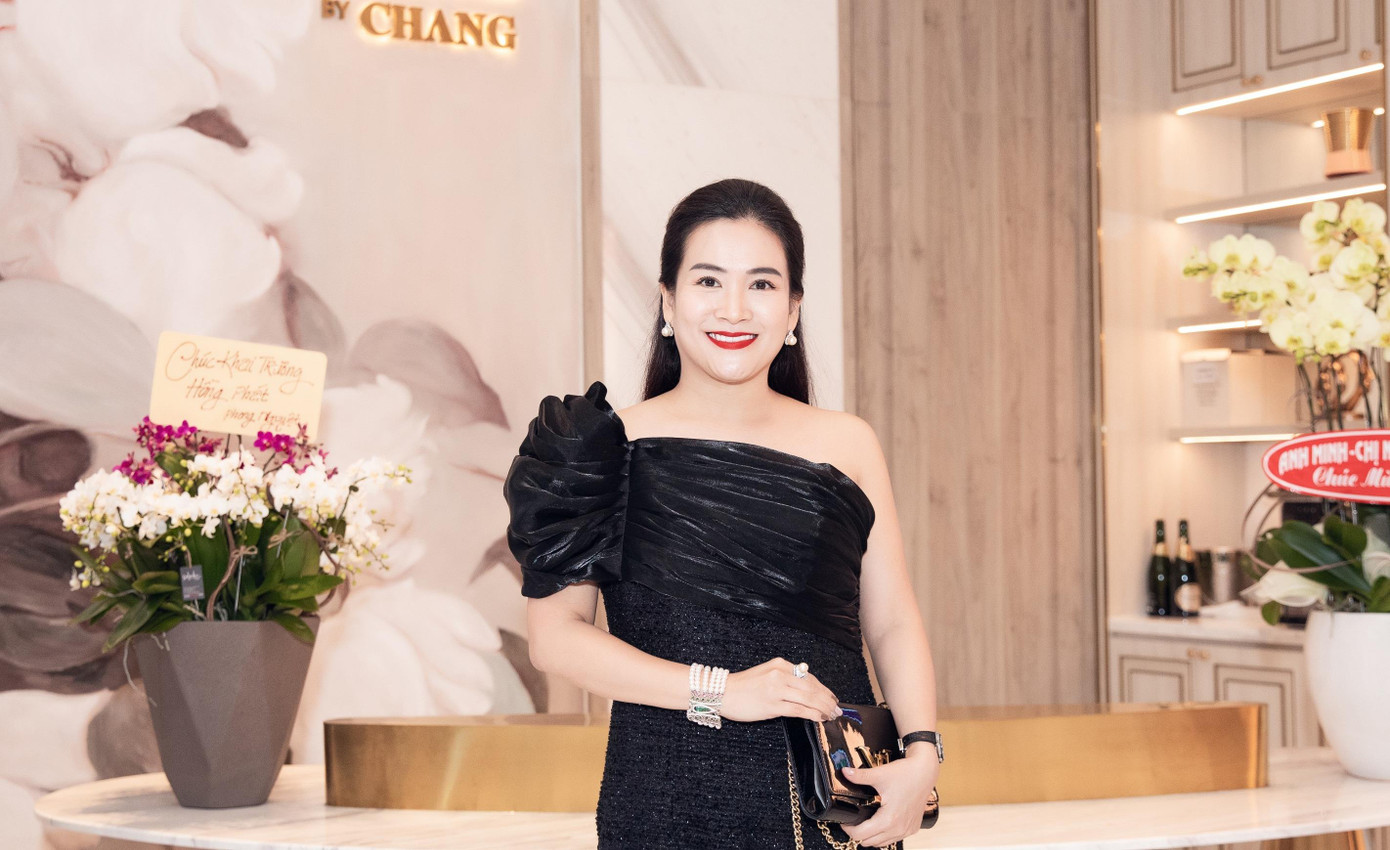 Trương Ngọc Ánh mặc váy lệch vai gợi cảm bên tình tin đồn Anh Dũng ảnh 10