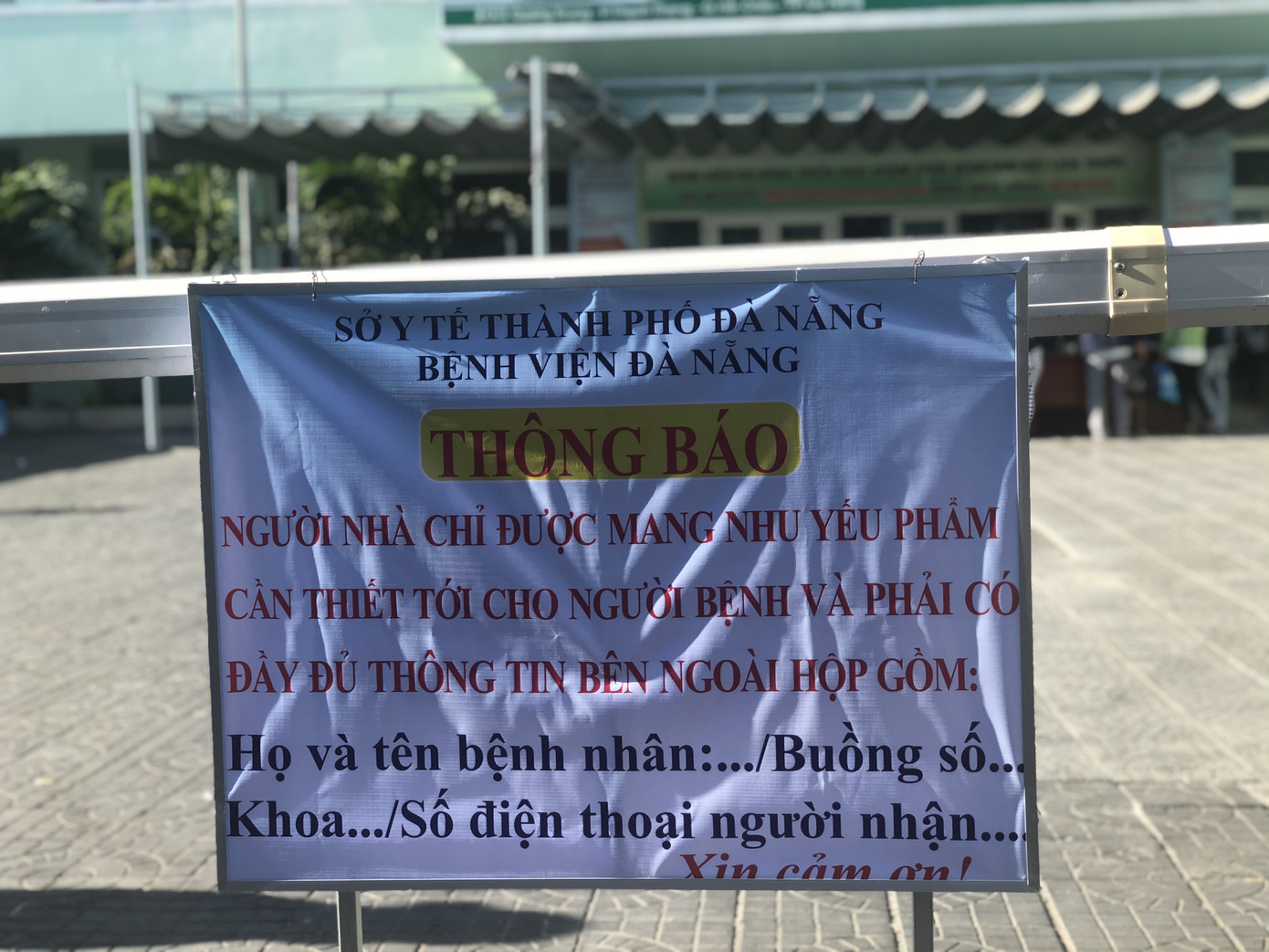 Bên trong Bệnh viện Đà Nẵng những ngày đầu tiên thực hiện biện pháp cách ly y tế ảnh 3