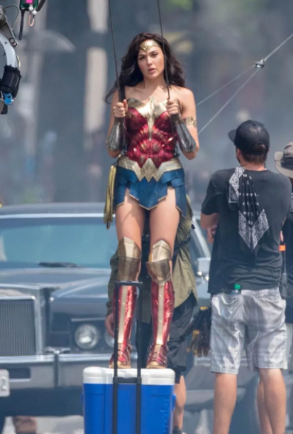 Gal Gadot trên phim trường Wonder Woman. Hé lộ menu Gal Gadot phải tuân thủ khi đóng Wonder Woman: Có một món ai cũng biết làm! ảnh 2