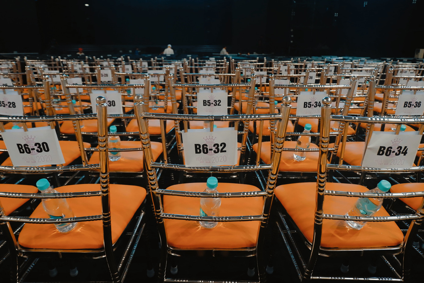 Toàn cảnh sân khấu hoành tráng của đêm Chung kết Hoa Hậu Việt Nam 2020 trước “giờ G“ ảnh 8