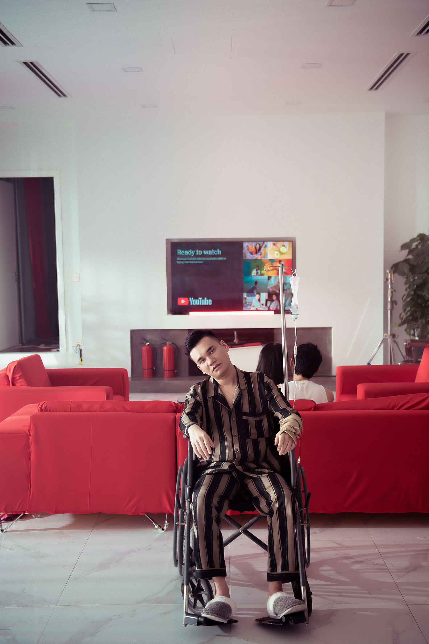 MV mới của Khắc Việt ngập tràn cảnh nóng ảnh 5