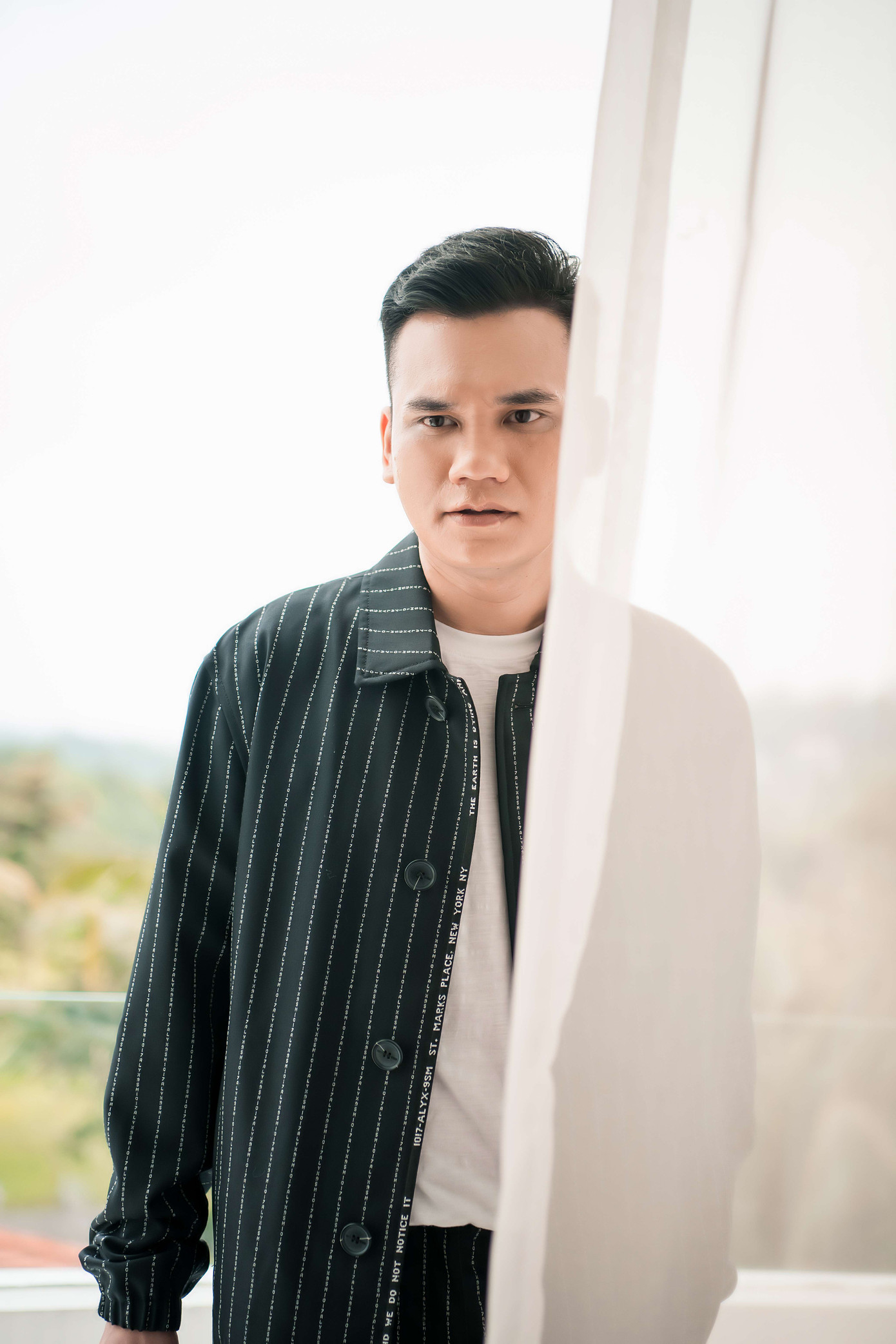 MV mới của Khắc Việt ngập tràn cảnh nóng ảnh 1