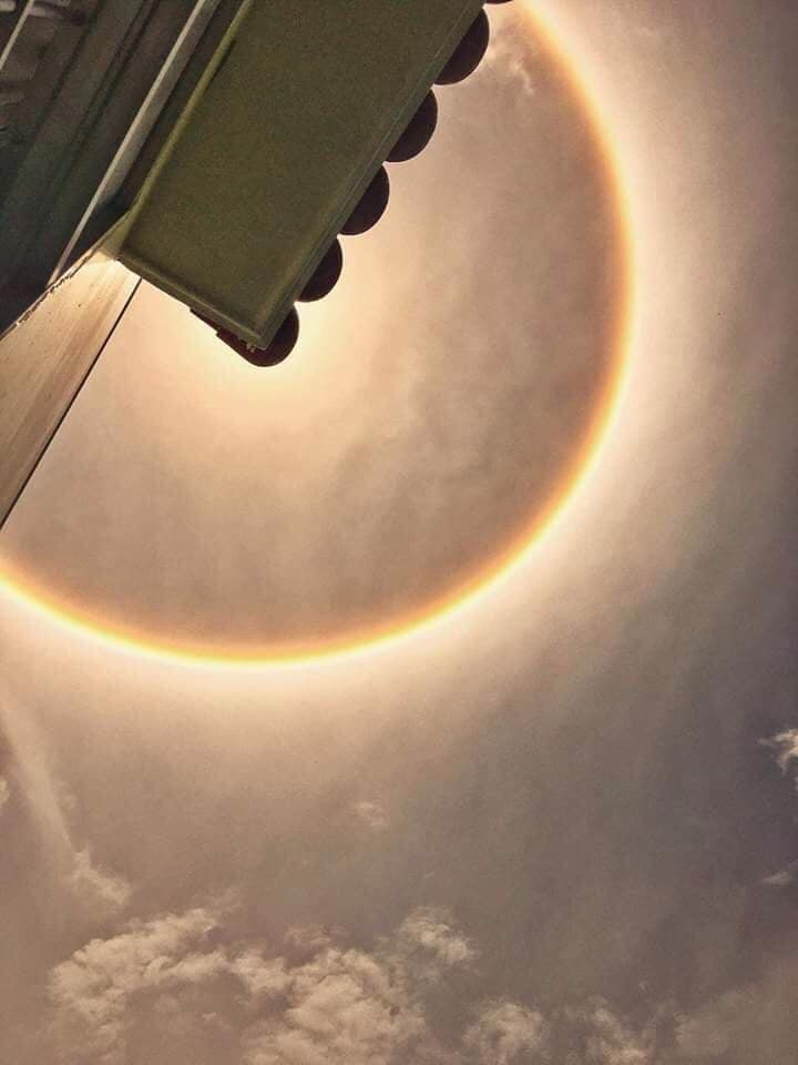 Hiện tượng hiếm gặp “Tán Mặt Trời” bất ngờ xuất hiện khiến giới trẻ Sài Gòn thích thú ảnh 6