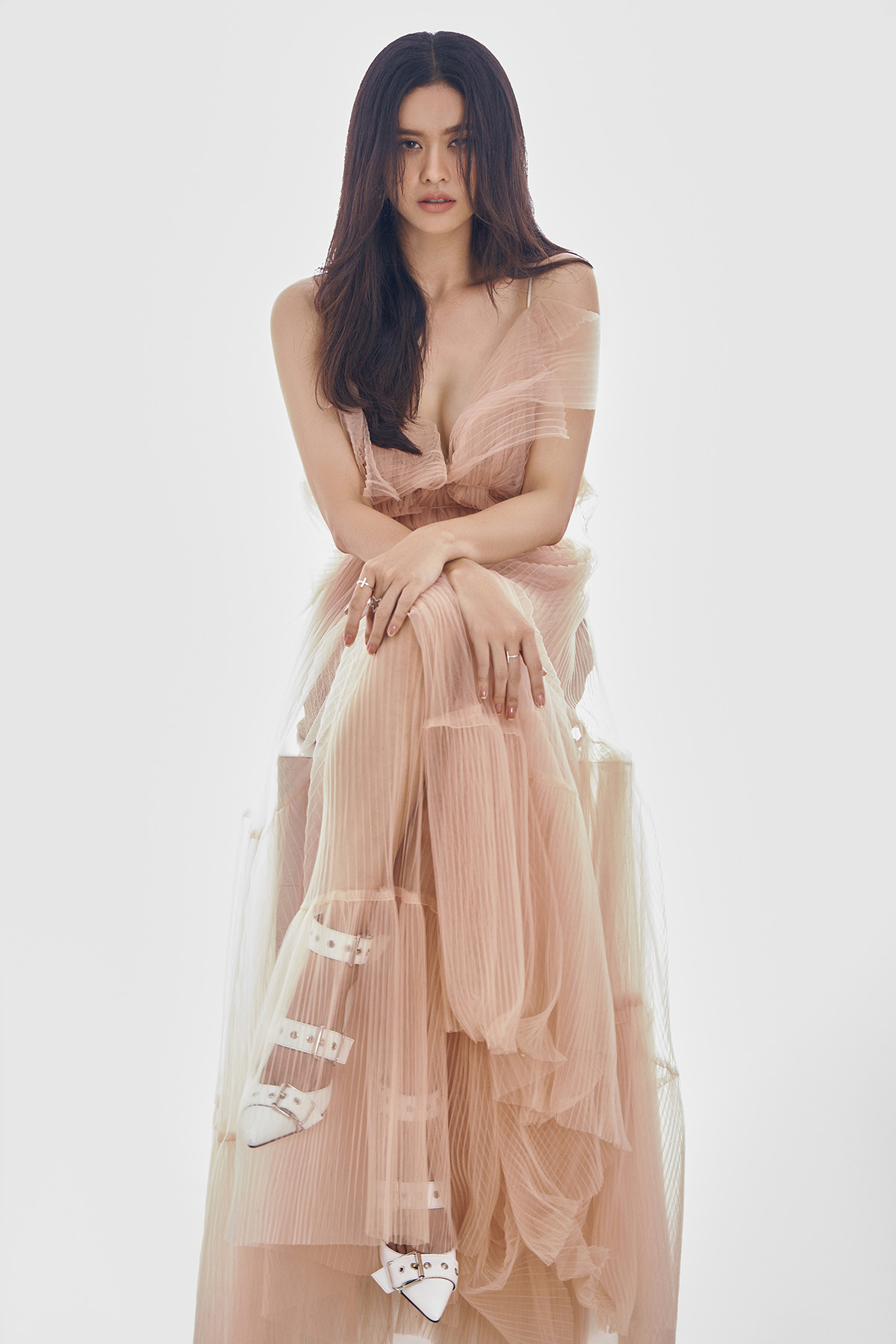 Trương Quỳnh Anh diện váy quây khoe vòng 1 nảy nở ảnh 2