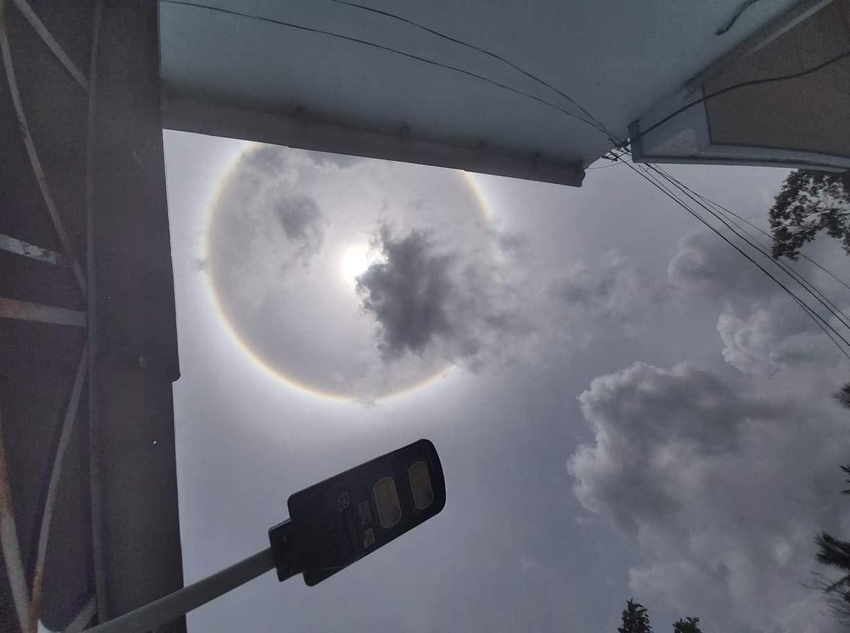 Hiện tượng hiếm gặp “Tán Mặt Trời” bất ngờ xuất hiện khiến giới trẻ Sài Gòn thích thú ảnh 7