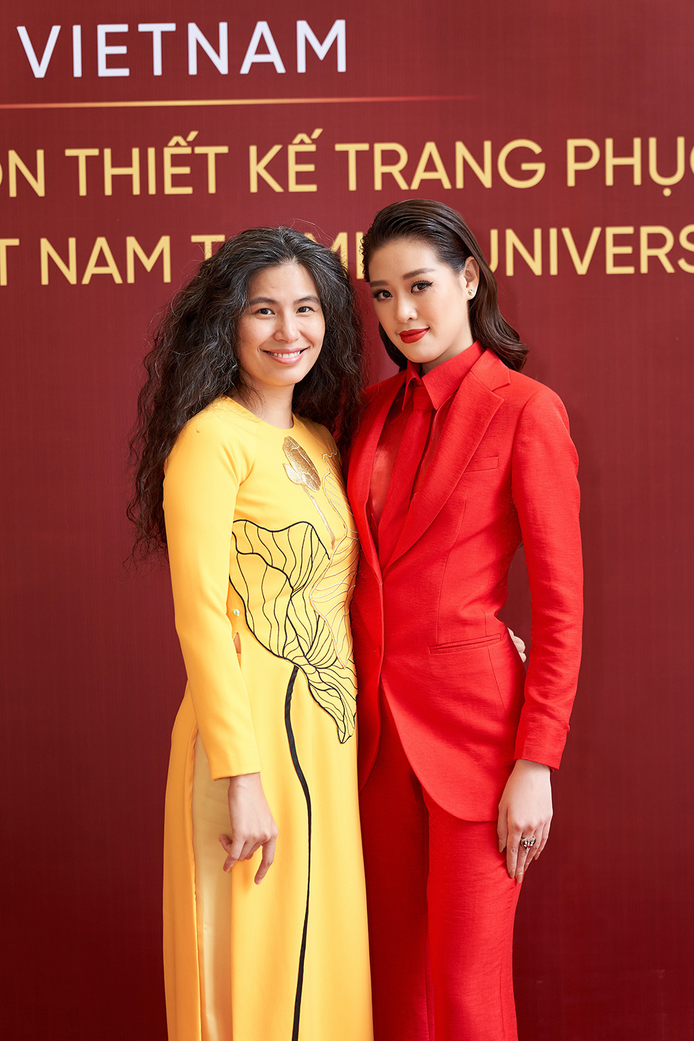 H'hen Niê và Khánh Vân bất ngờ 'đụng độ' phong cách, đầy quyền lực với sắc trắng - đỏ ảnh 10