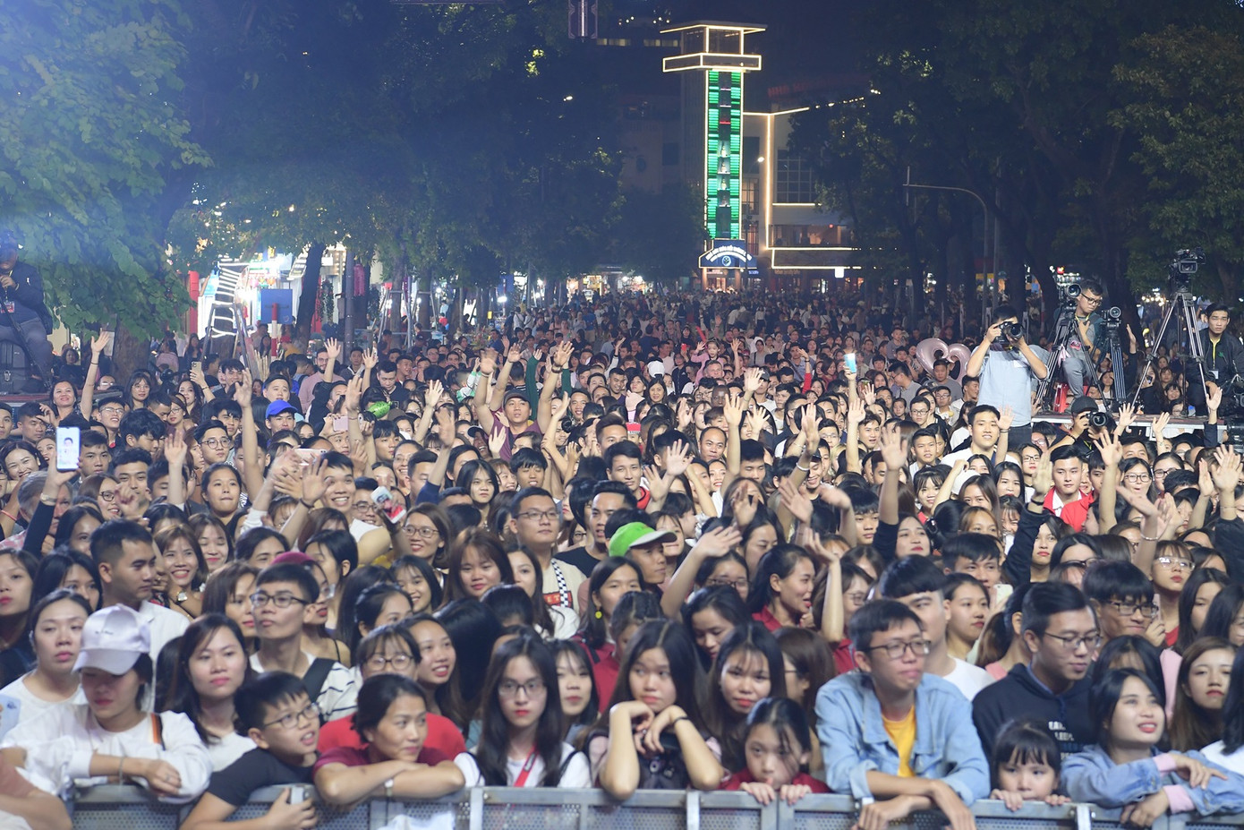The Color Queen: Đại tiệc âm nhạc cho khán giả thủ đô ảnh 3