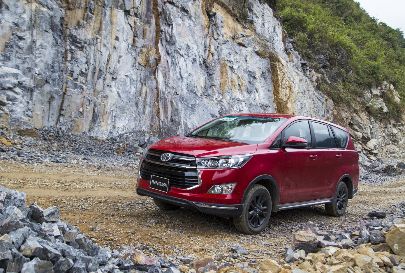 Đại lý Toyota tung nhiều ưu đãi hấp dẫn ảnh 2