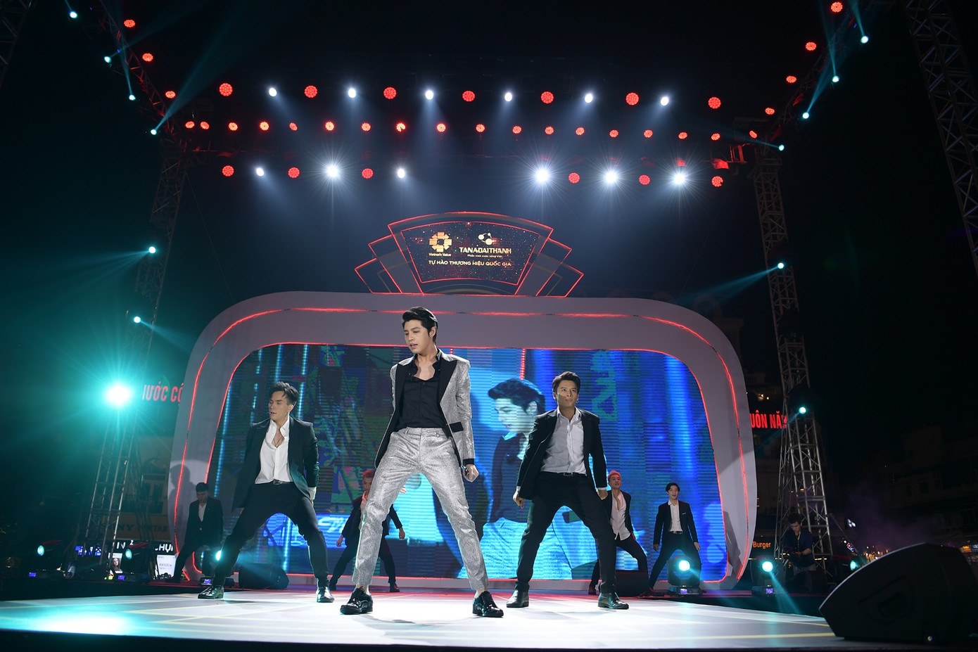 The Color Queen: Đại tiệc âm nhạc cho khán giả thủ đô ảnh 2