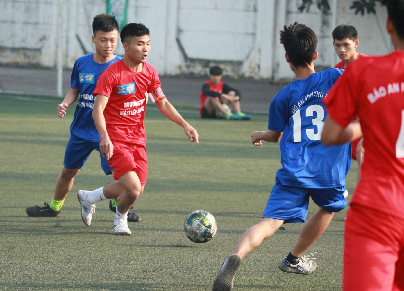 Nhiều bất ngờ xảy ra sau lượt trận 1/8 giải bóng đá học sinh Hà Nội tranh Cup Number 1 Active ảnh 2