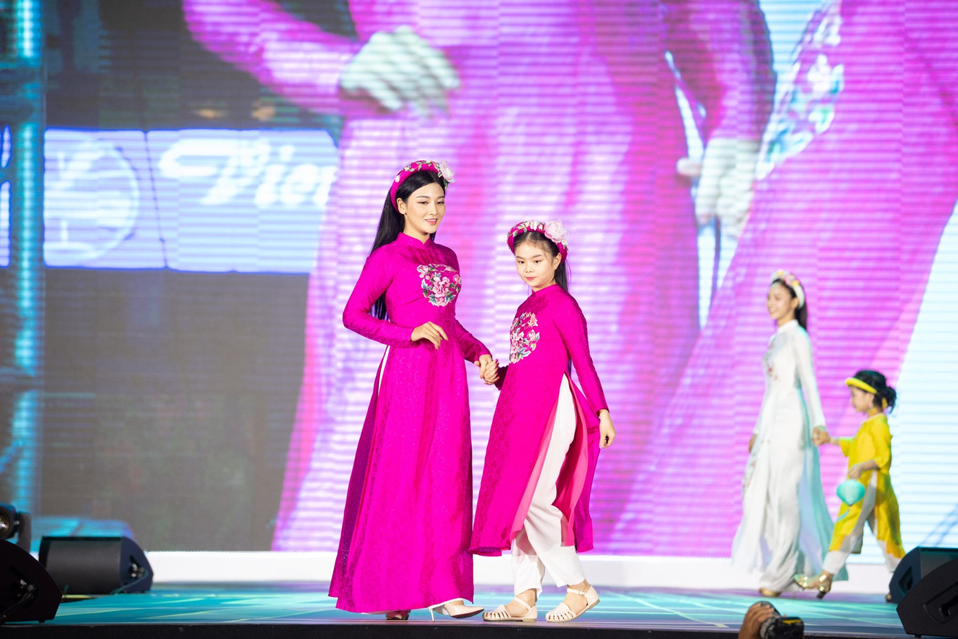 The Color Queen: Đại tiệc âm nhạc cho khán giả thủ đô ảnh 6