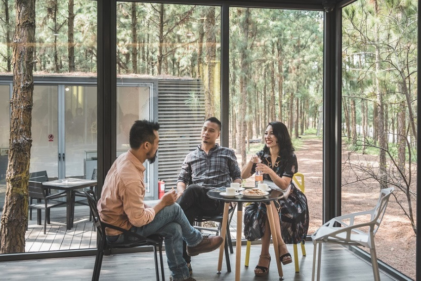 Đoàn nghệ sĩ châu Á ngỡ ngàng với Triển lãm nghệ thuật độc đáo tại Đại Lải ảnh 10