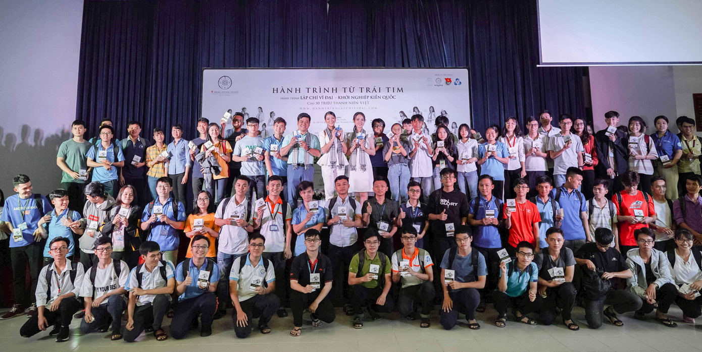 Hoa hậu Phương Khánh: Vương miện toả sáng hơn nhờ tri thức ảnh 3