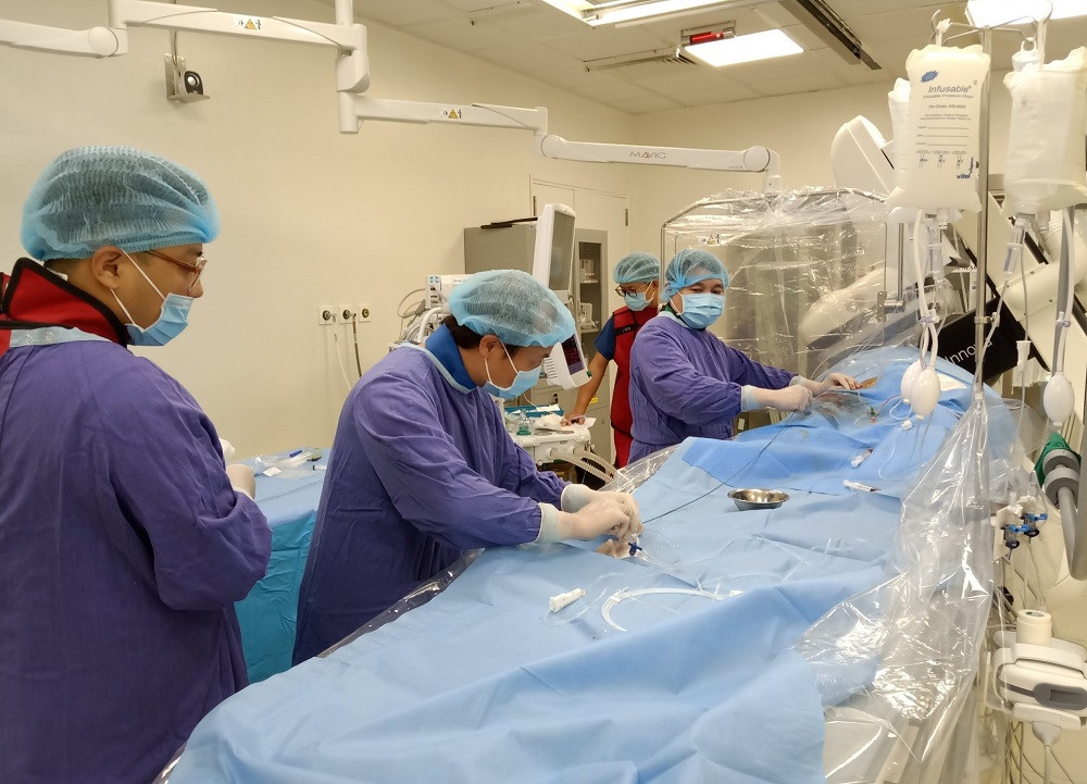 Loại bỏ hoàn toàn túi phình động mạch não lớn bằng phương pháp stent chuyển dòng ảnh 3