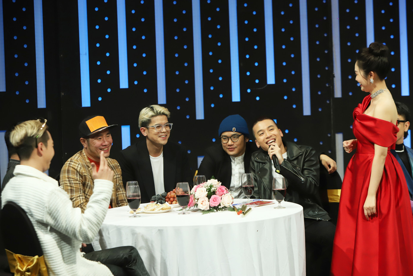 Hồ Quỳnh Hương hát nhạc Xuân tại Gala Giai điệu Kết nối ảnh 3