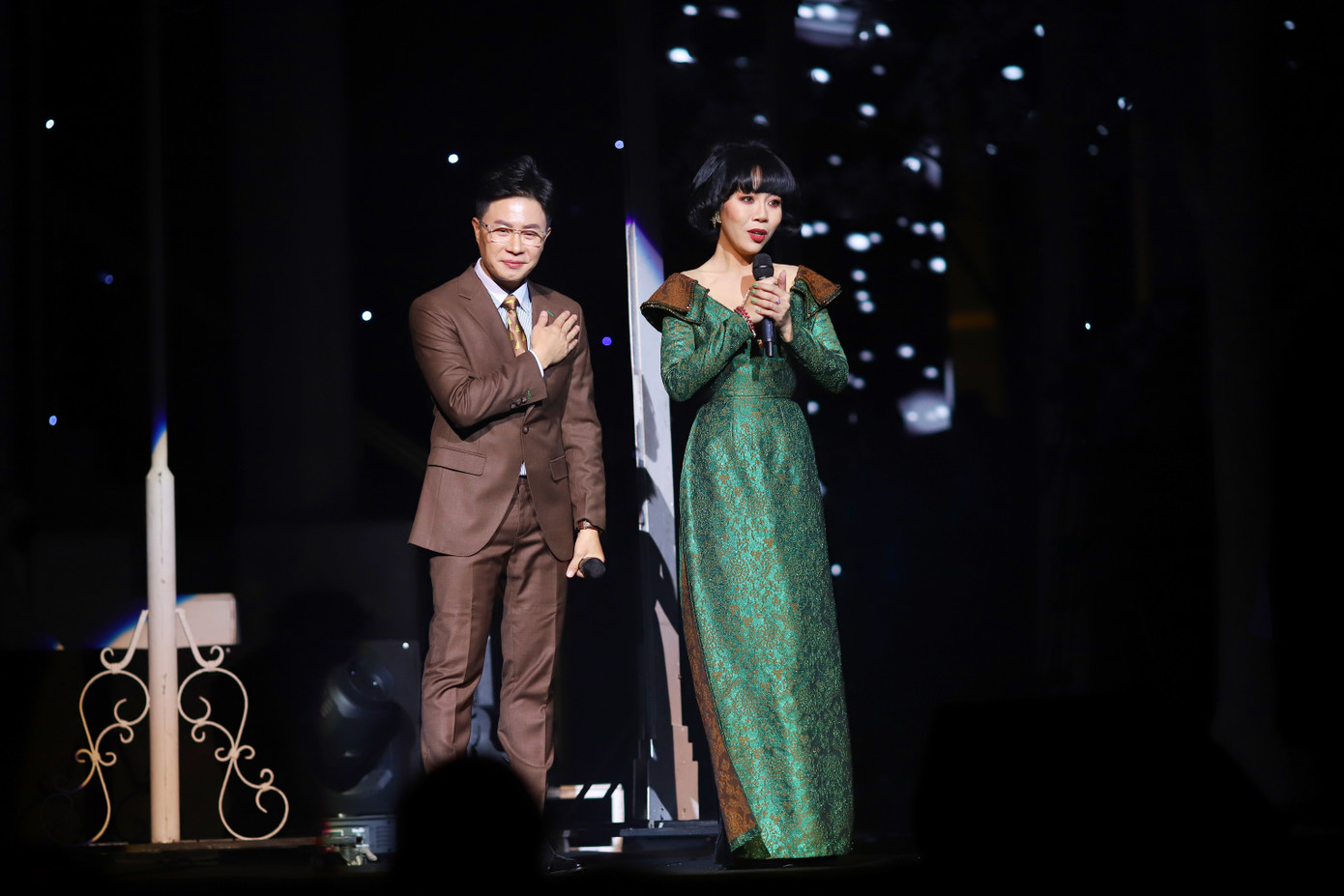 Lam Trường hát Gót hồng tại đại nhạc hội chào Xuân quy tụ dàn sao hot ảnh 2