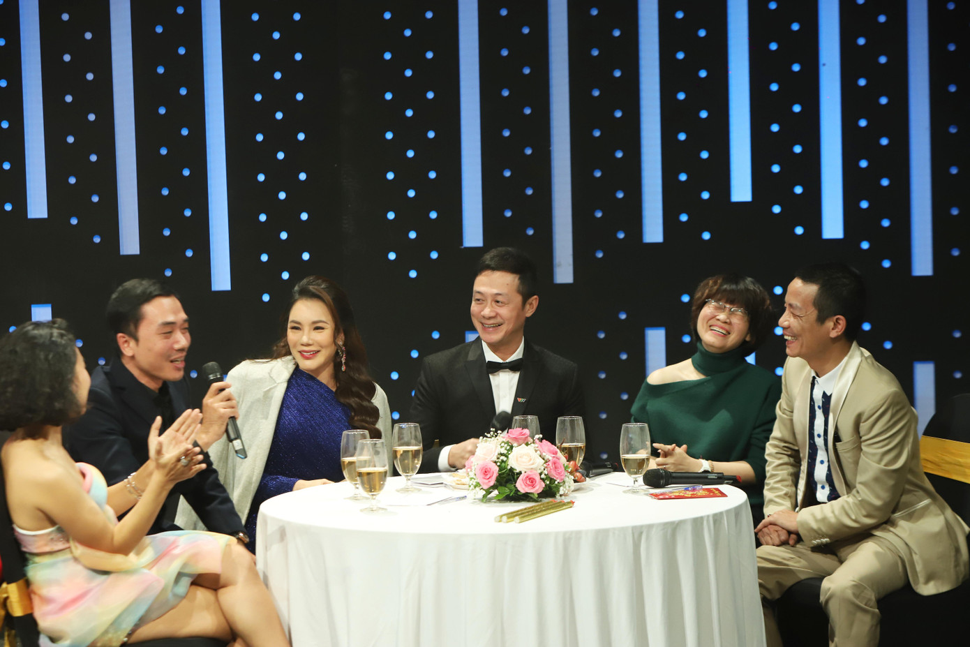 Hồ Quỳnh Hương hát nhạc Xuân tại Gala Giai điệu Kết nối ảnh 1