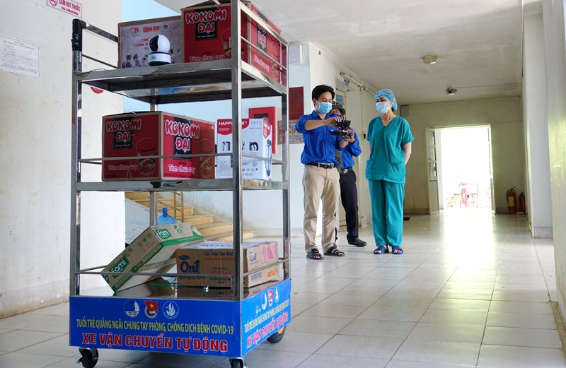 'Robot vận chuyển' phục vụ bệnh nhân trong khu cách ly ảnh 3