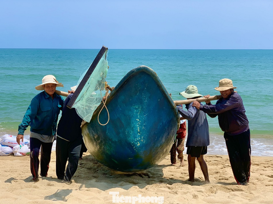 Ngư dân bỏ túi tiền triệu mỗi ngày nhờ cào ‘lộc biển’ ảnh 9