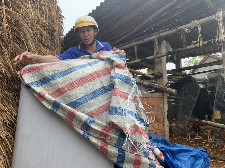 Quảng Ngãi: Sơ tán hơn hàng nghìn người dân ra khỏi vùng ngập sâu do mưa lũ ảnh 4