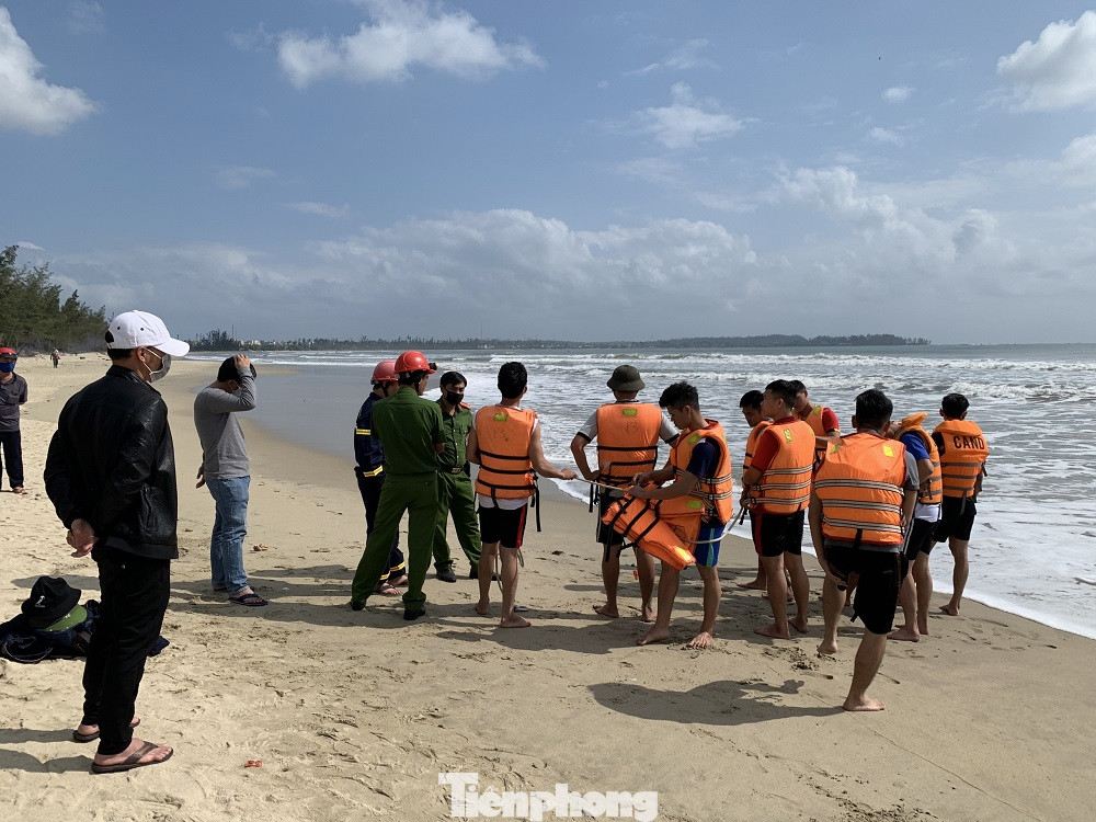 Cứu người đuối nước, bảo vệ nhà hàng mất tích cùng nạn nhân ảnh 1