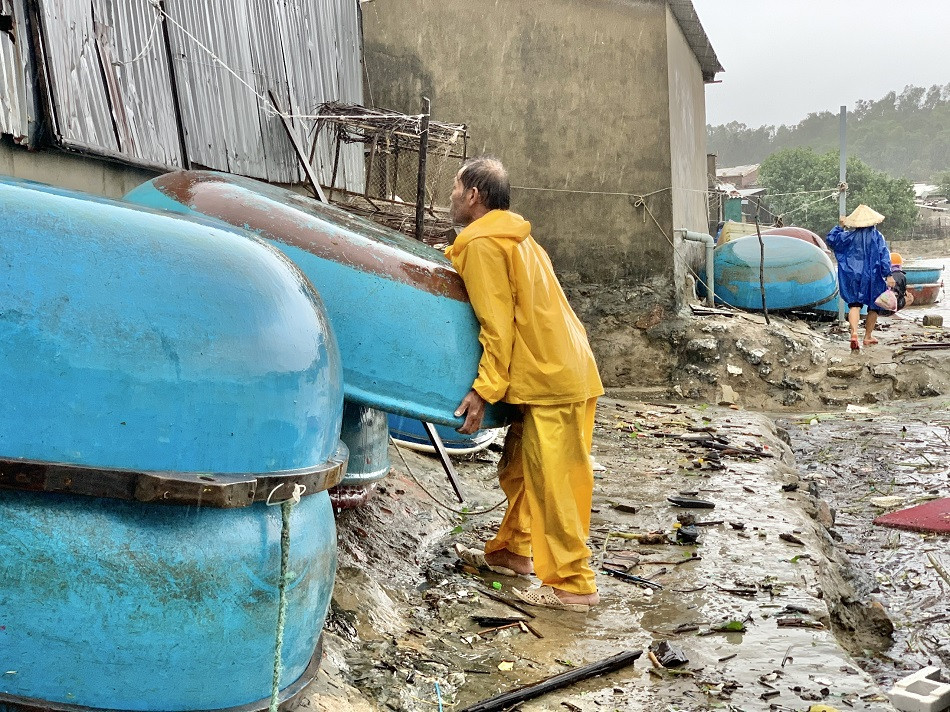 CẬP NHẬT: Đối phó bão số 9, cấm tàu, hoãn họp, cho học sinh nghỉ học ảnh 2