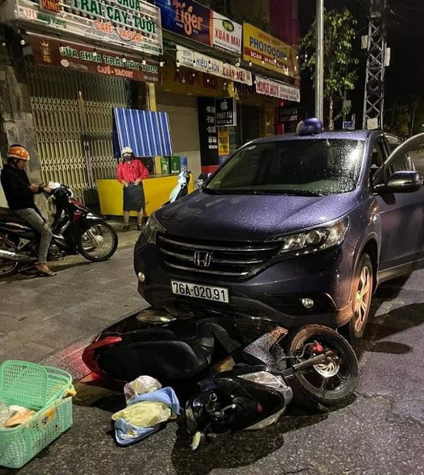 Vụ xe ô tô 'nuốt' xe máy chở thai phụ kéo lê trên phố: Phạt tài xế 46 triệu đồng ảnh 1