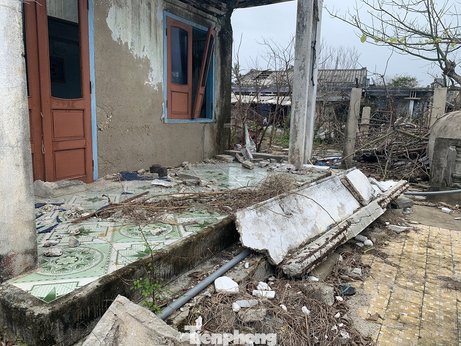 Những 'ngôi nhà cổ tích' ở đảo Lý Sơn hoang tàn sau bão ảnh 11