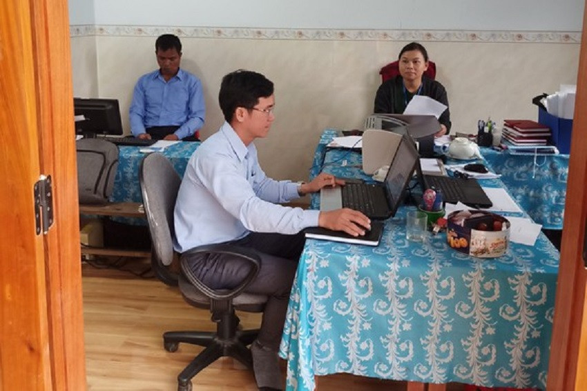 Quảng Ngãi: Khẩn cấp di dời hàng trăm người dân vùng sạt lở núi ảnh 4