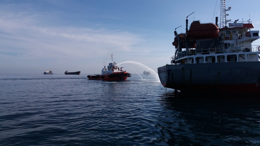 Cháy tàu chở dầu, một thuyền viên mất tích ảnh 1