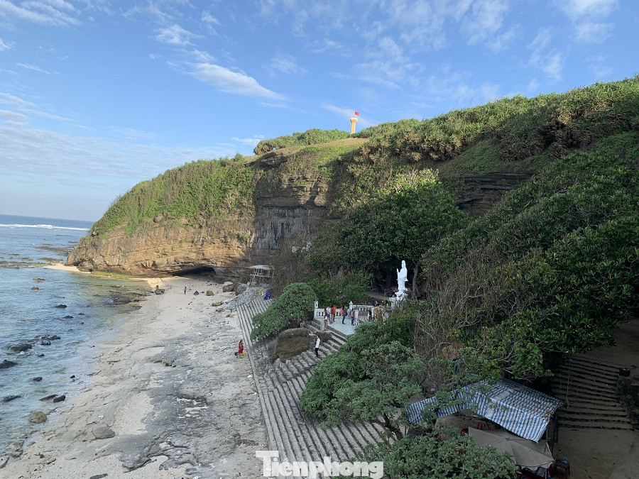 Lý Sơn gắn mã QR cho hàng loạt điểm danh lam, thắng cảnh ảnh 1