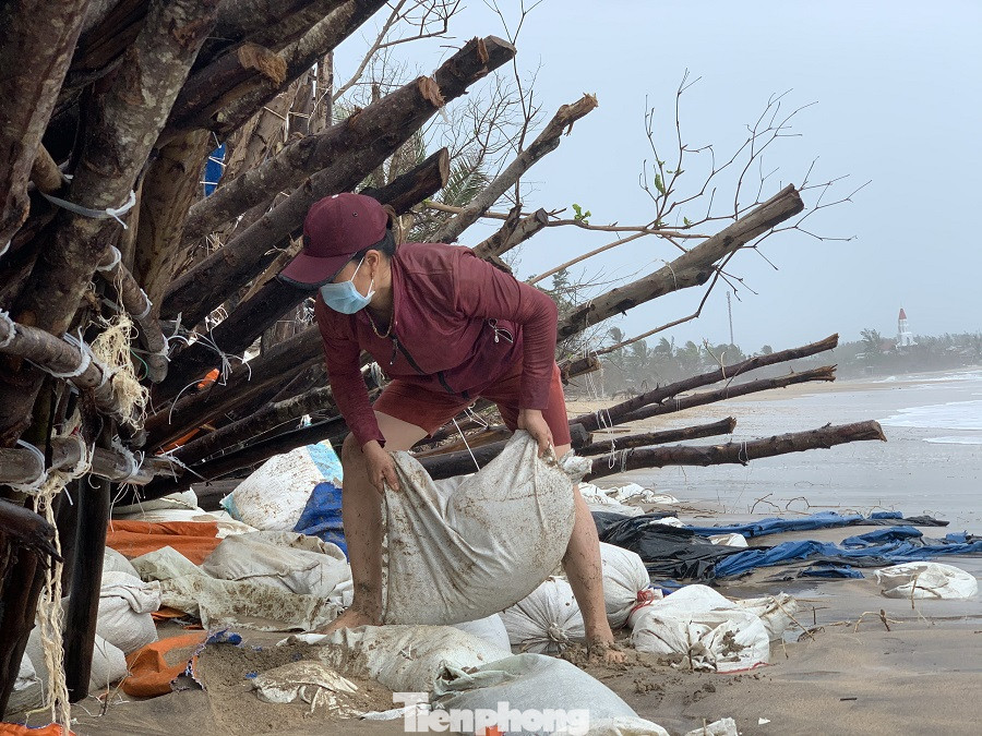 Triều cường 'nuốt' nhiều nhà dân ở vùng ven biển Quảng Ngãi ảnh 4
