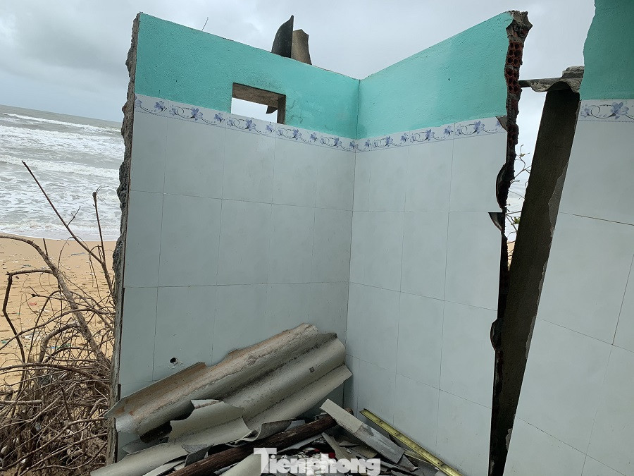 Triều cường 'nuốt' nhiều nhà dân ở vùng ven biển Quảng Ngãi ảnh 12