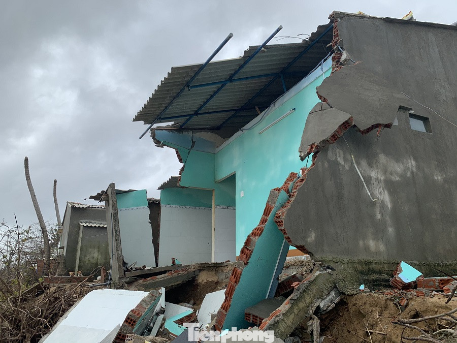 Triều cường 'nuốt' nhiều nhà dân ở vùng ven biển Quảng Ngãi ảnh 10