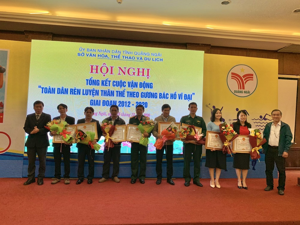 Quảng Ngãi khen thưởng tập thể và cá nhân tham gia tổ chức giải Marathon Tiền Phong 2020 ảnh 1