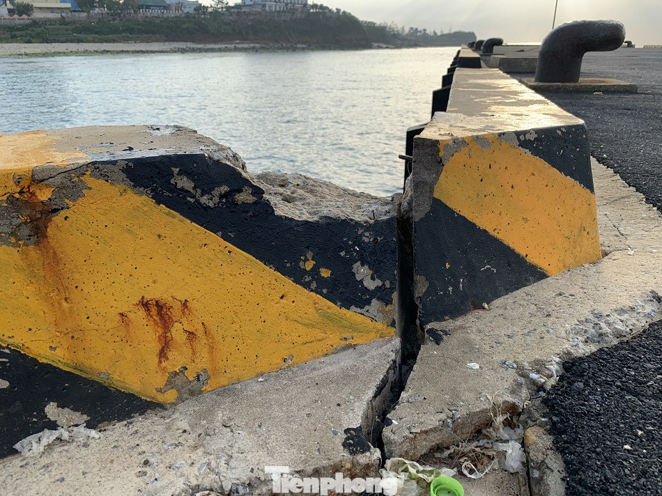 Công trình 250 tỷ chưa nghiệm thu đã 'thương tích đầy mình' vì bão ảnh 10