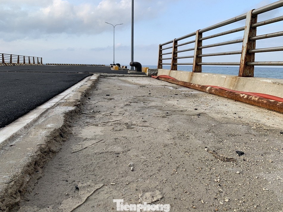 Công trình 250 tỷ chưa nghiệm thu đã 'thương tích đầy mình' vì bão ảnh 14