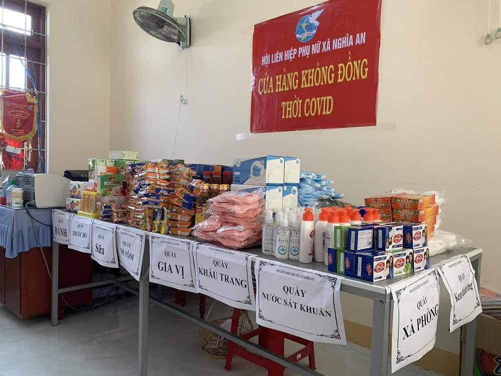 ‘Cửa hàng nụ cười’ của chị em xã nghèo chia sẻ với người gặp khó ảnh 6