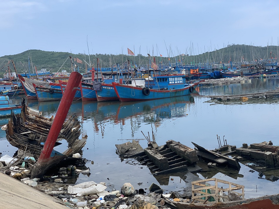 Nhếch nhác 'nghĩa địa' tàu cá tiền tỉ ở cảng Sa Huỳnh ảnh 6