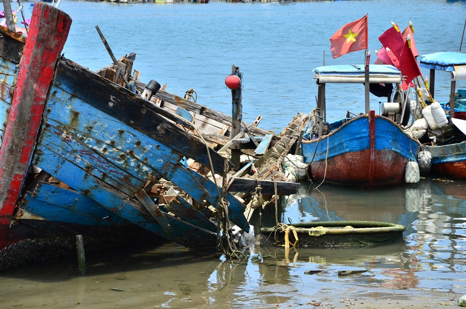 Nhếch nhác 'nghĩa địa' tàu cá tiền tỉ ở cảng Sa Huỳnh ảnh 4