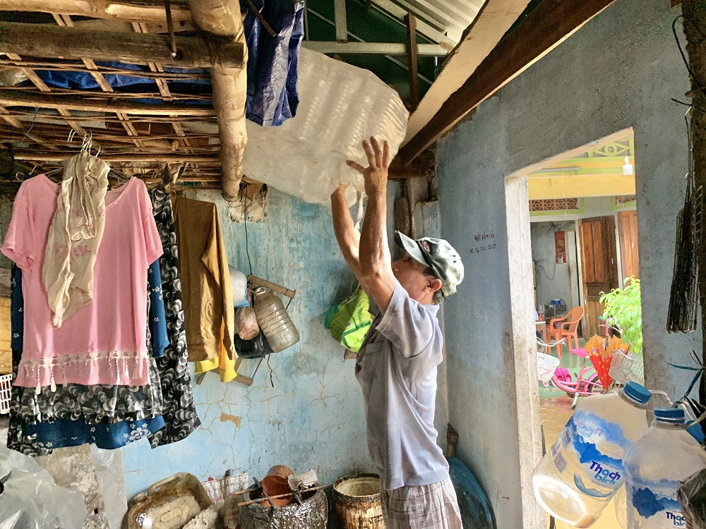 Người dân Quảng Ngãi, Quảng Nam hối hả chạy lũ ảnh 6