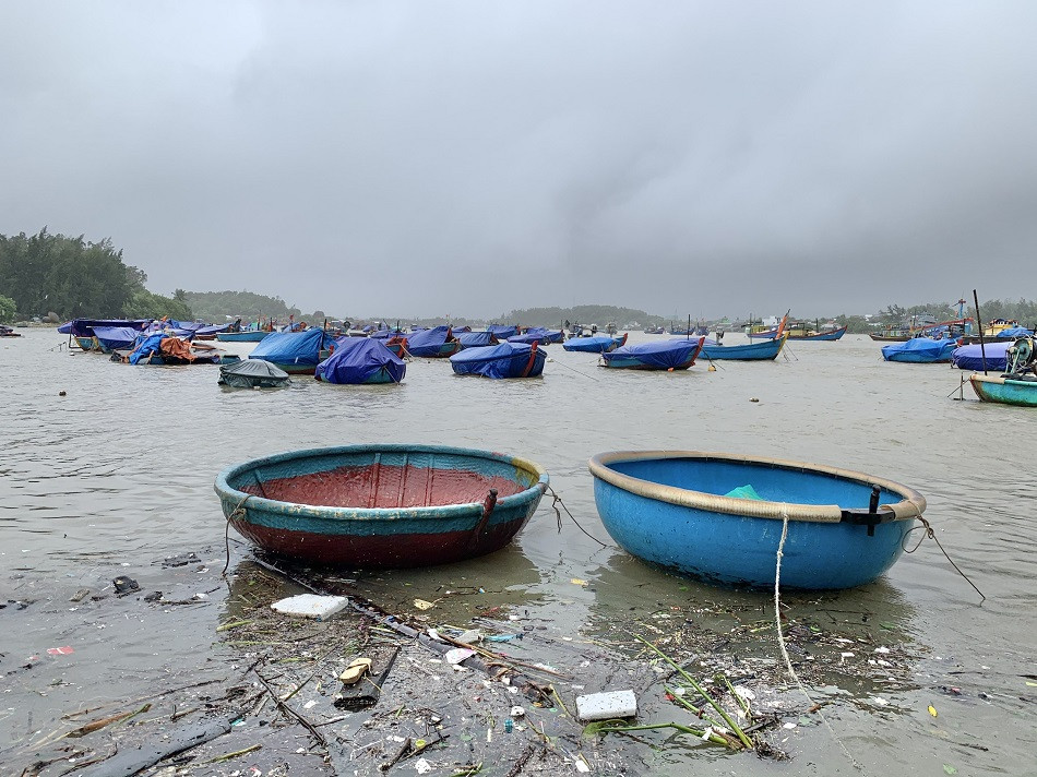 CẬP NHẬT: Đối phó bão số 9, cấm tàu, hoãn họp, cho học sinh nghỉ học ảnh 1