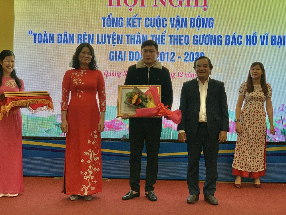 Quảng Ngãi khen thưởng tập thể và cá nhân tham gia tổ chức giải Marathon Tiền Phong 2020 ảnh 2