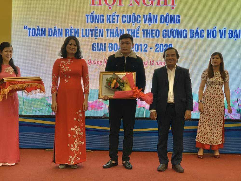 Quảng Ngãi khen thưởng tập thể và cá nhân tham gia tổ chức giải Marathon Tiền Phong 2020 ảnh 2