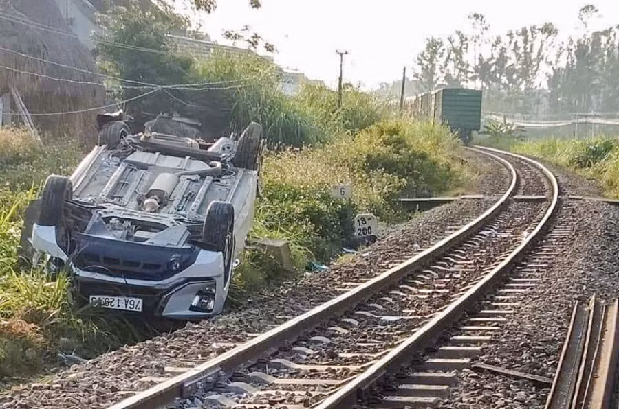 Hé lộ nguyên nhân vụ tàu hỏa tông ôtô làm 3 người thương vong ở Quảng Ngãi ảnh 1