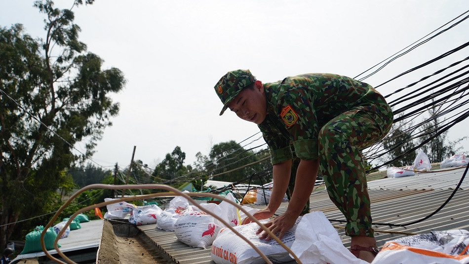 Trực thăng, xe bọc thép sẵn sàng ứng phó với bão số 9 ảnh 31