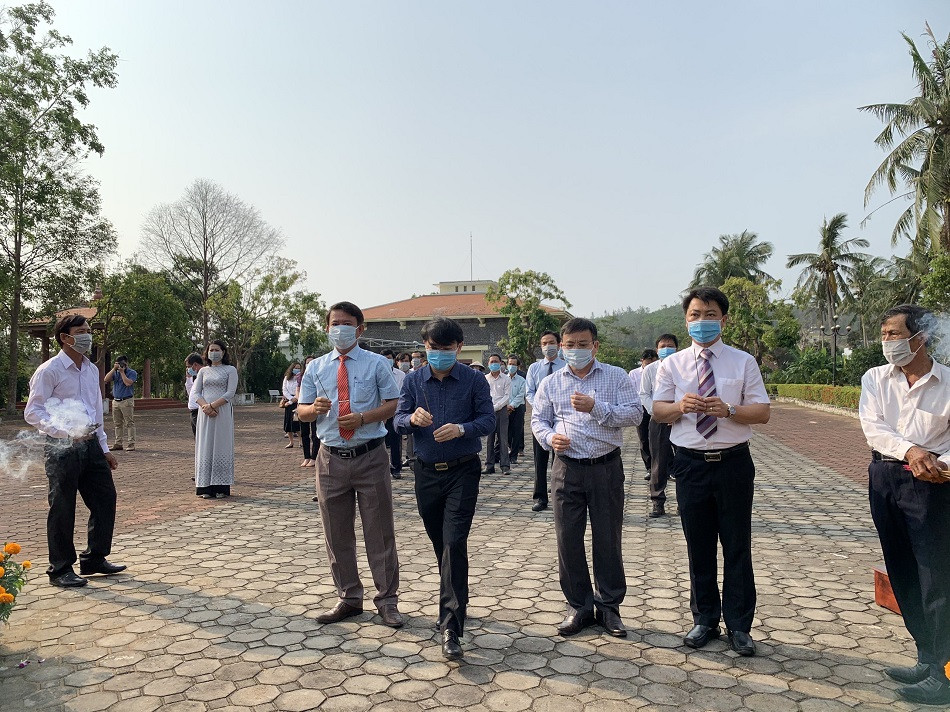 Dâng hương tưởng niệm 53 năm ngày đồng bào Sơn Mỹ bị thảm sát ảnh 1