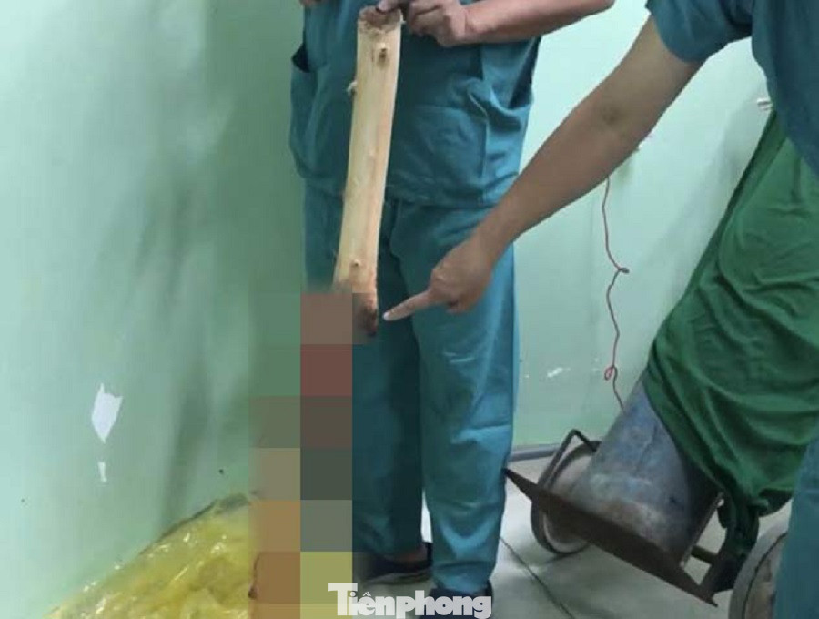 Thông tin mới nhất về thanh niên bị thanh gỗ 'từ trên trời' đâm xuyên người ảnh 1