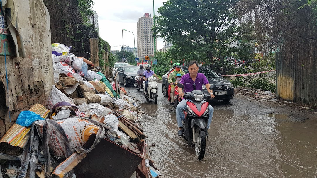 Giữa Thủ đô, đoạn đường nghìn tỷ chi chít 'ổ trâu, ổ gà” vì 18 năm làm chưa xong ảnh 11