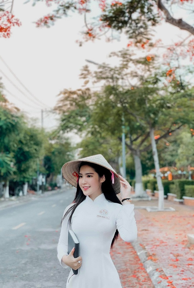 Hot girl được báo Trung khen ngợi đẹp dịu dàng mùa chia tay mái trường ảnh 6